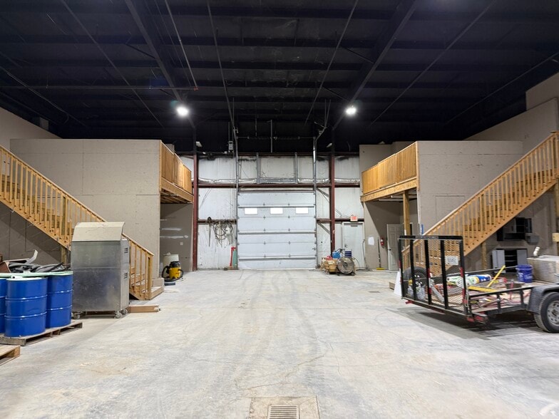 More Photos Of 109 Means Dr, Nicholasville Showroom For Lease