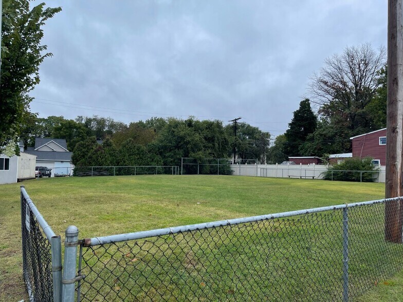 More Photos Of 7379 E Furnace Branch Rd, Glen Burnie General Retail For Lease