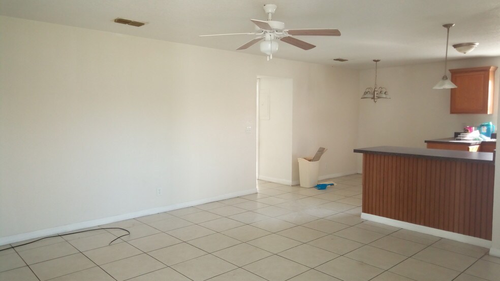 More Photos Of 102 Lullwater St, Deltona Apartments For Sale