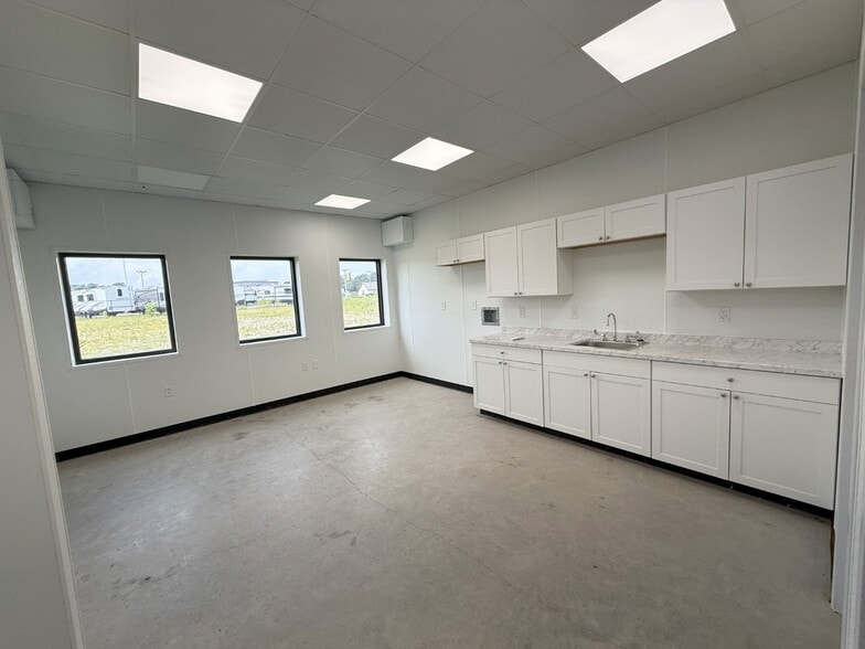 More Photos Of 19503 I 30, Benton Industrial For Sale