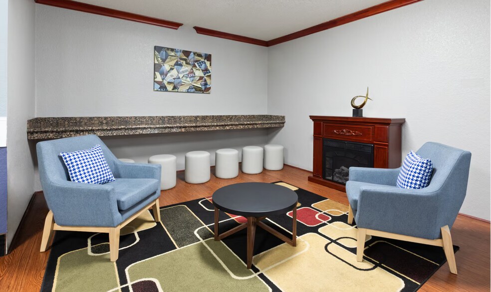 More Photos Of 2210 West St S, Grinnell Hotel For Sale