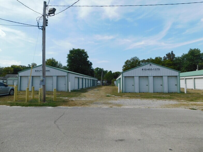 More Photos Of 413 415 417 419 Hackberry St, Paoli General Retail For Sale