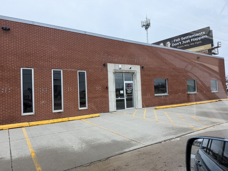 Primary Photo Of 1515 E Euclid Ave, Des Moines Warehouse For Sale