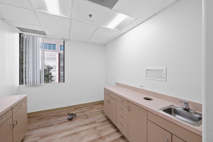 More Photos Of 1304 15th St, Santa Monica Medical For Lease