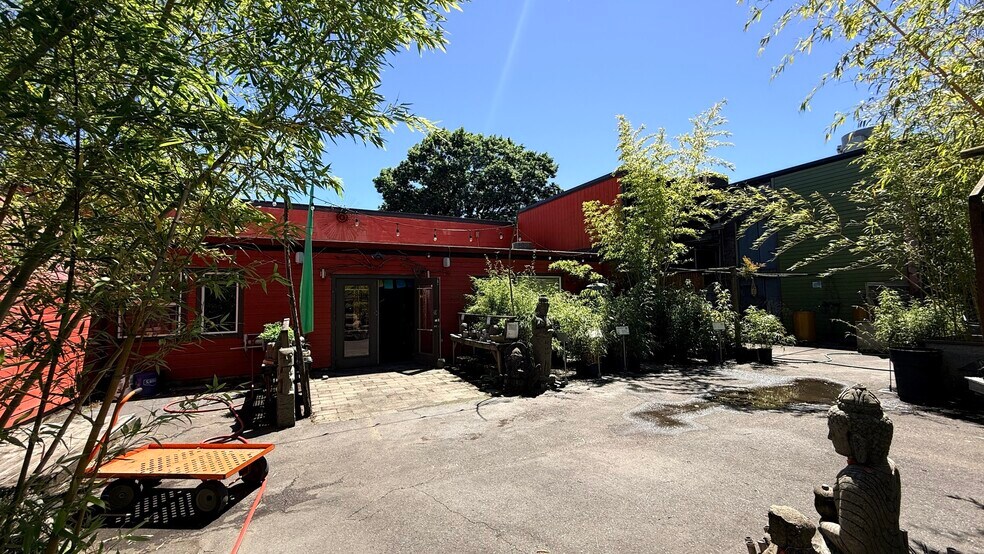 More Photos Of 2104 N Willis Blvd, Portland Auto Repair For Sale