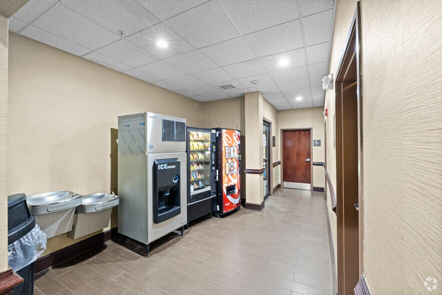 More Photos Of 215 Commerce Blvd, Midway Hotel For Sale