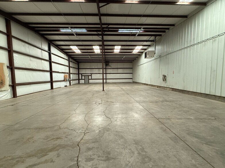 More Photos Of 100 E 9th St, Douglas Warehouse For Sale