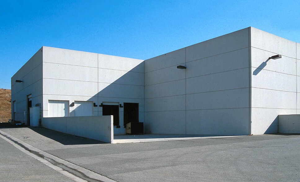 More Photos Of 4881 E Airport Dr, Ontario Warehouse For Lease