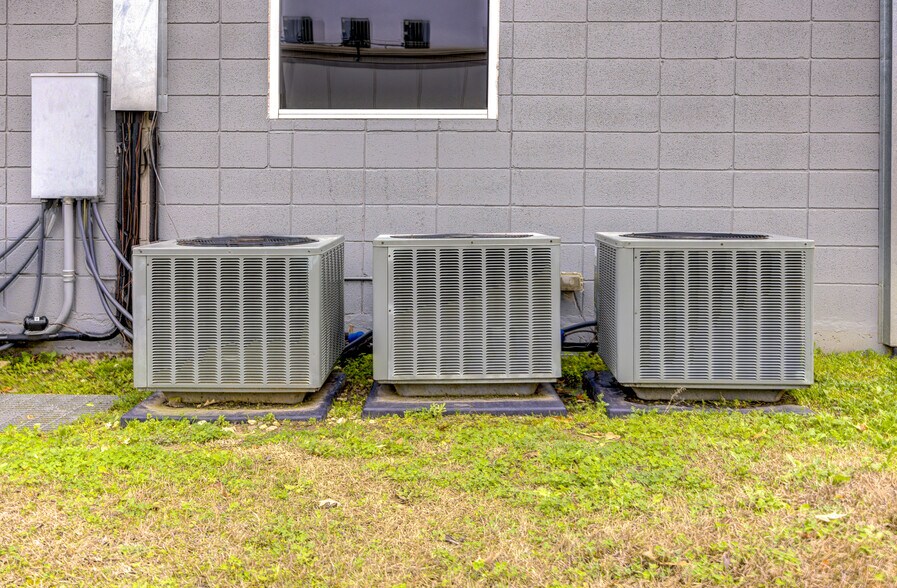 More Photos Of 6889 Paxton Rd, Vicksburg Office For Sale