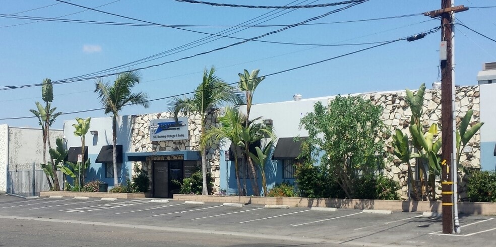 More Photos Of 2509 S Broadway, Santa Ana Warehouse For Lease