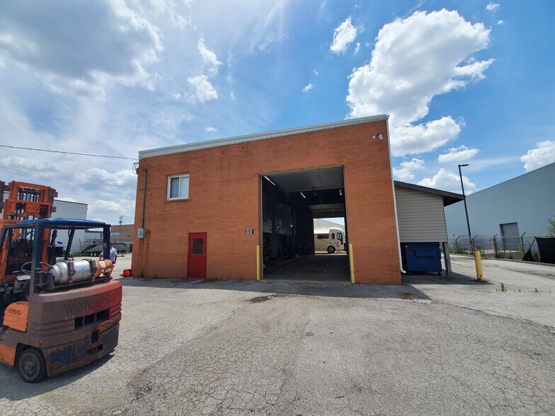 More Photos Of 8870 Frost Ave, Saint Louis Service For Lease