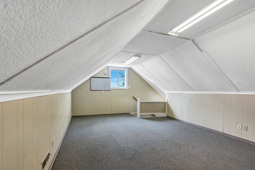 More Photos Of 122 Engle Ave, Molalla Office Residential For Sale