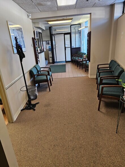 More Photos Of 20222 45th Ave, Bayside Storefront Retail Office For Lease