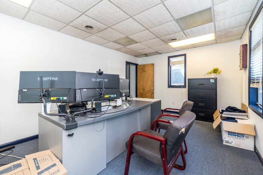 More Photos Of 1454 Bethlehem Pike, North Wales Storefront Retail Office For Lease