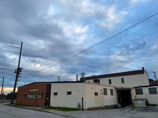 More Photos Of 18624 Syracuse Ave, Cleveland Warehouse For Sale