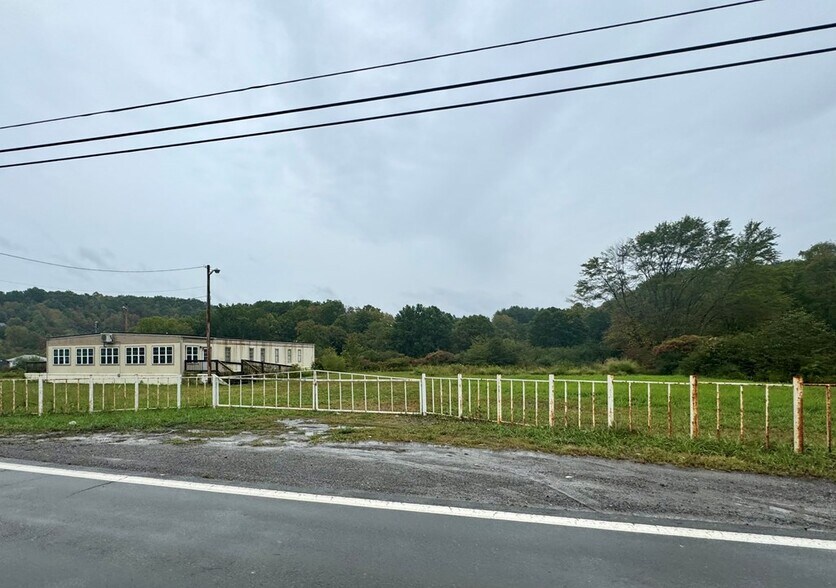 More Photos Of 264 Coal River Rd, Glen Daniel Medical For Sale