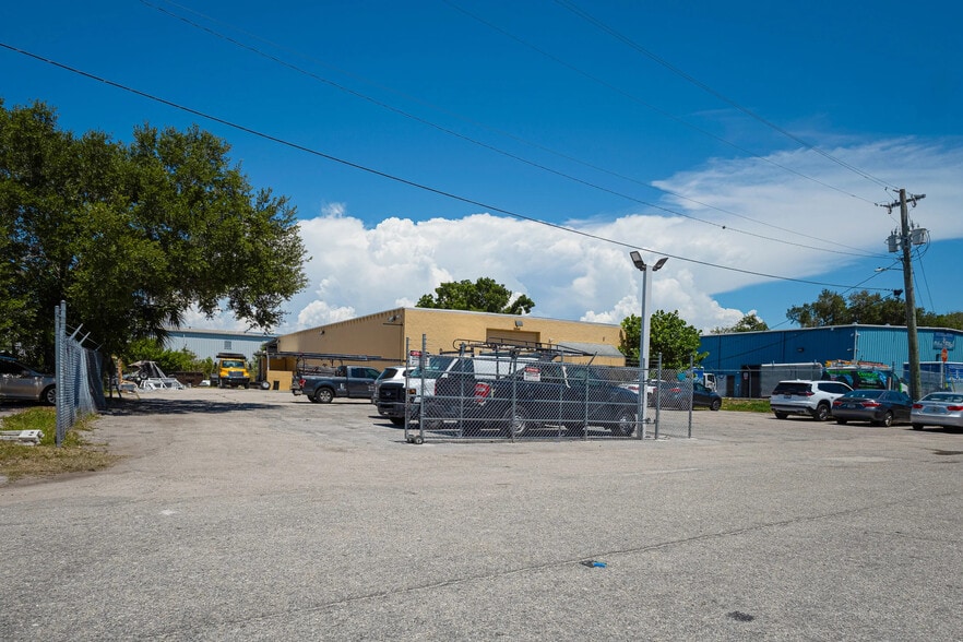More Photos Of 4400 Middle Ave, Sarasota Warehouse For Sale