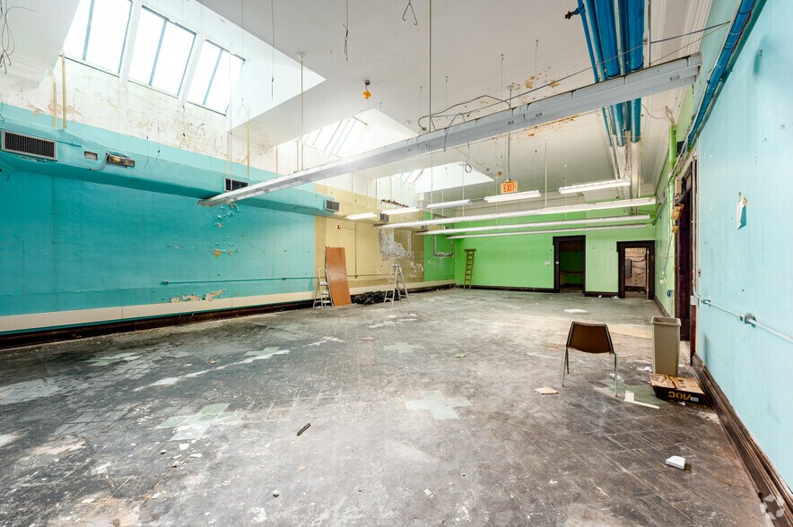 More Photos Of 222 N Alabama St, Indianapolis Office For Sale