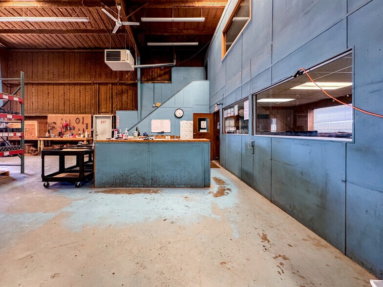 More Photos Of 3310 NW Loop 338, Odessa Warehouse For Sale