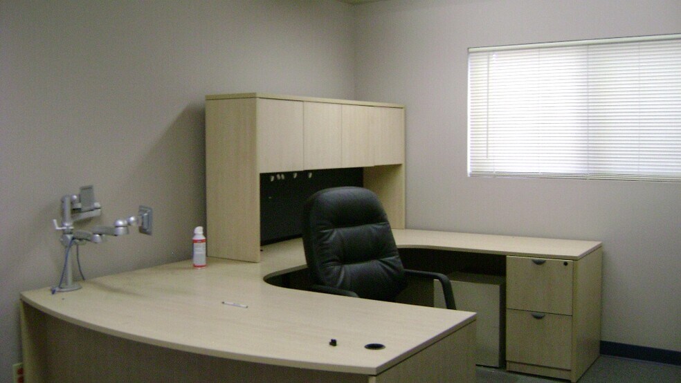 More Photos Of 325 E Happy Valley Rd, Roseburg Distribution For Lease
