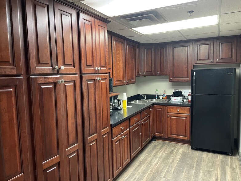 More Photos Of 16600 E 13 Mile Rd, Roseville Warehouse For Sale