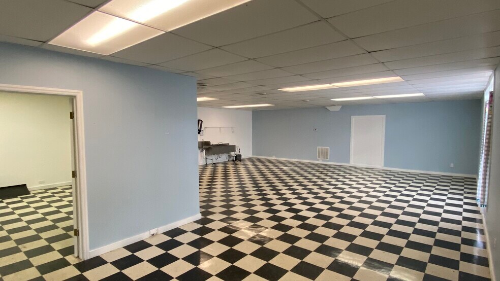 More Photos Of 302 Radford St, Christiansburg Freestanding For Lease