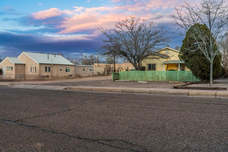 More Photos Of 220 Princeton Dr, Albuquerque Apartments For Sale