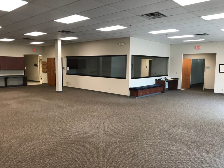 More Photos Of 2101-2135 Riverwalk Dr, Moore Unknown For Lease