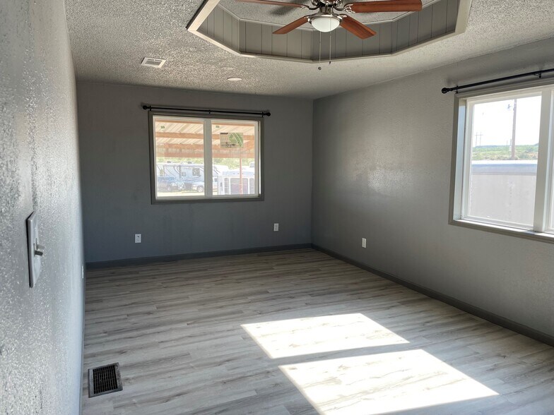 More Photos Of 1509 W 8th St, Post Land For Sale