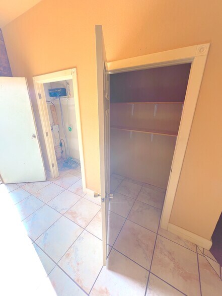 More Photos Of 802-806 Wynan Ct, Anadarko Medical For Sale