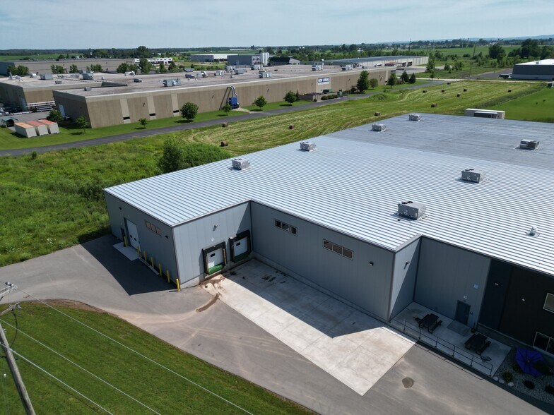 More Photos Of 100 E Kelso Rd, Kaukauna Manufacturing For Lease