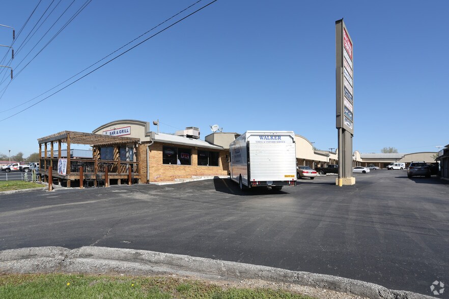 More Photos Of 1305-1331 W 40 Hwy, Blue Springs Unknown For Lease