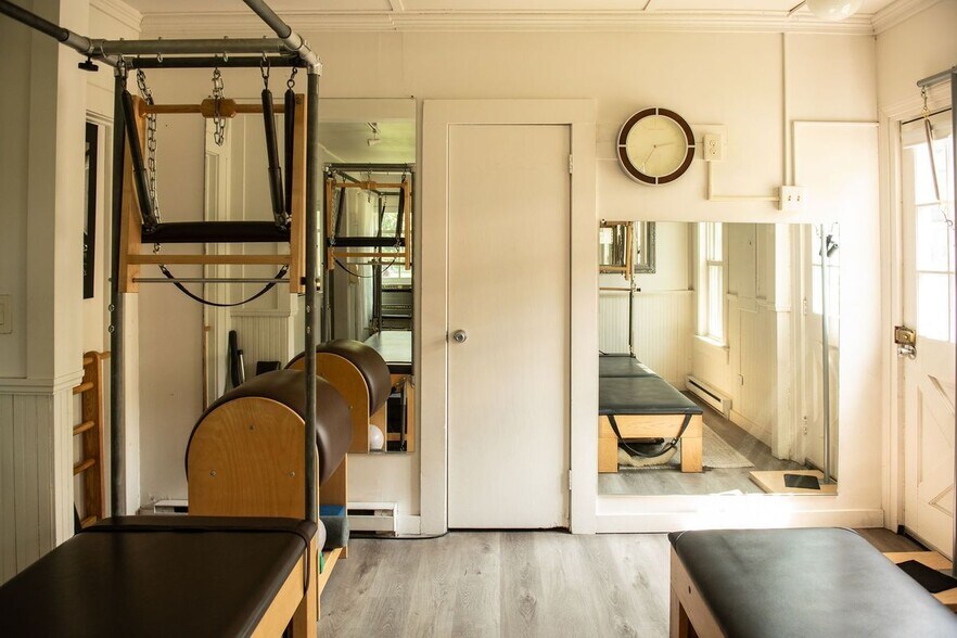 More Photos Of 33 Maple Ave, Claverack Flex For Sale