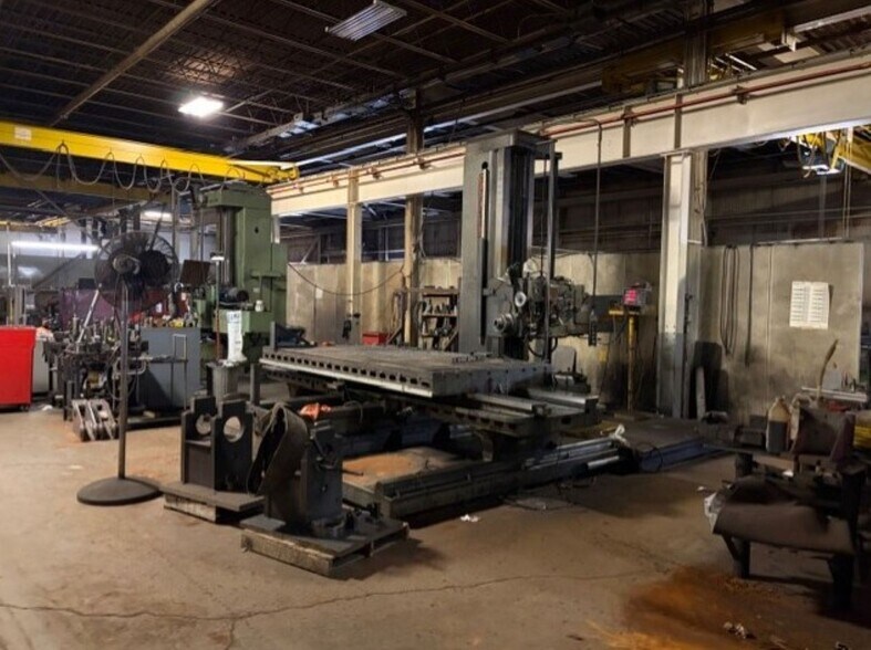 More Photos Of 103 N 12 St, Gladstone Warehouse For Sale