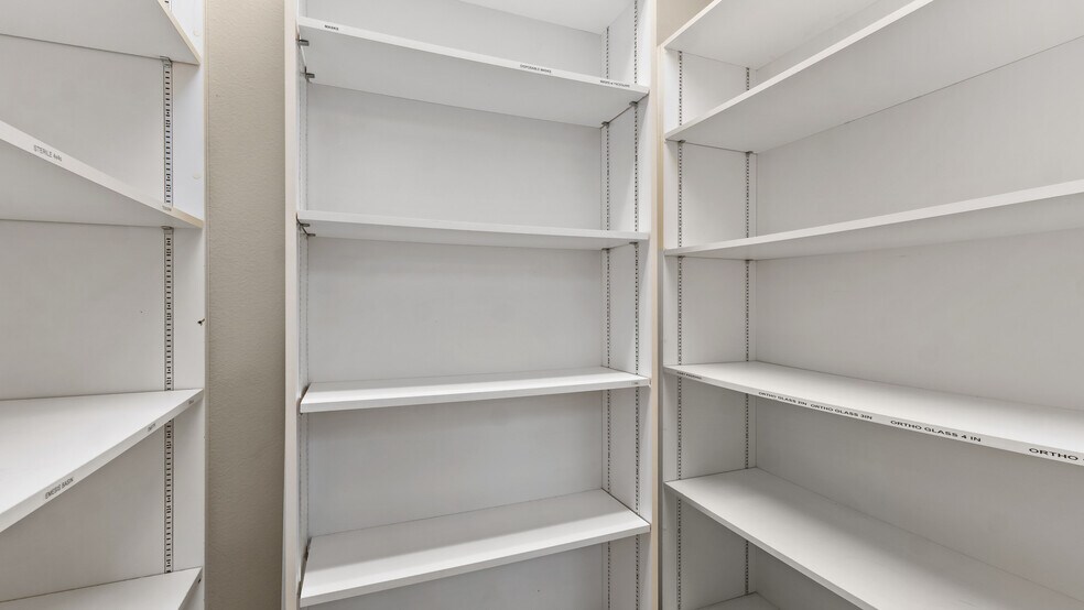 More Photos Of 900 James Bowie Dr, New Boston General Retail For Lease