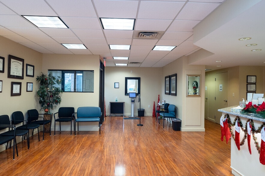 More Photos Of 195 Thomas Johnson Dr, Frederick Medical For Sale