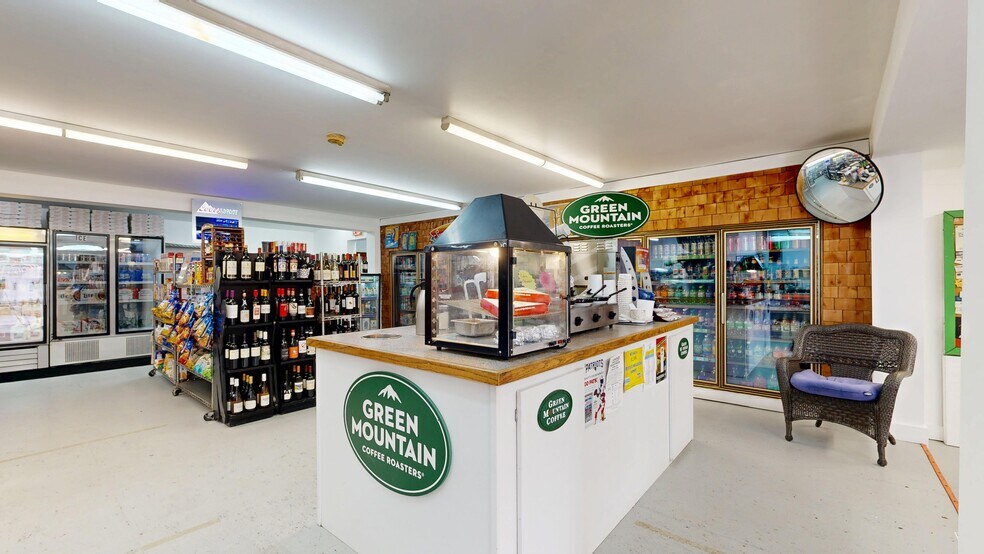 More Photos Of 130 Wardtown Rd, Freeport General Retail For Sale