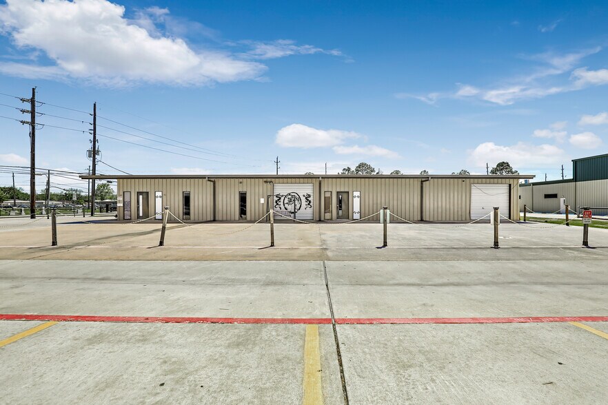 Primary Photo Of 411 S Houston Ave, Humble Warehouse For Sale