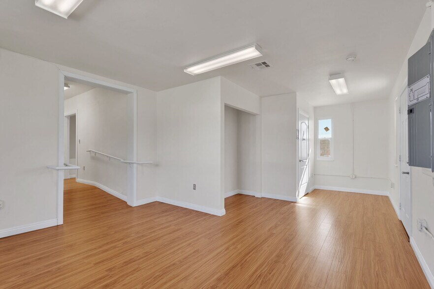 More Photos Of 943 W Holt Blvd, Ontario General Retail For Sale