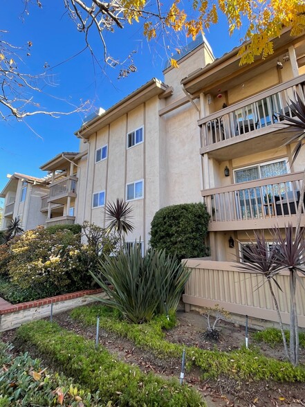 More Photos Of 4069 Goldfinch St, San Diego Apartments For Sale
