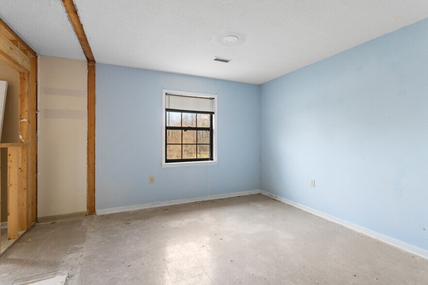 More Photos Of 2425 Highway 41A Byp, Clarksville Light Distribution For Sale