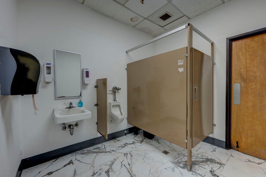 More Photos Of 575-585 Reactor Way, Reno Distribution For Lease