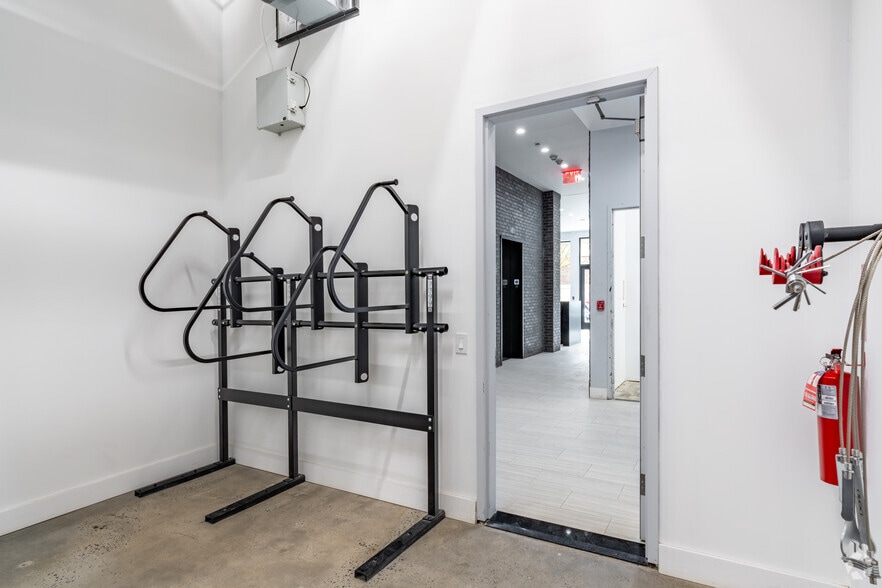 More Photos Of 3501 36th Ave, Astoria Medical For Lease