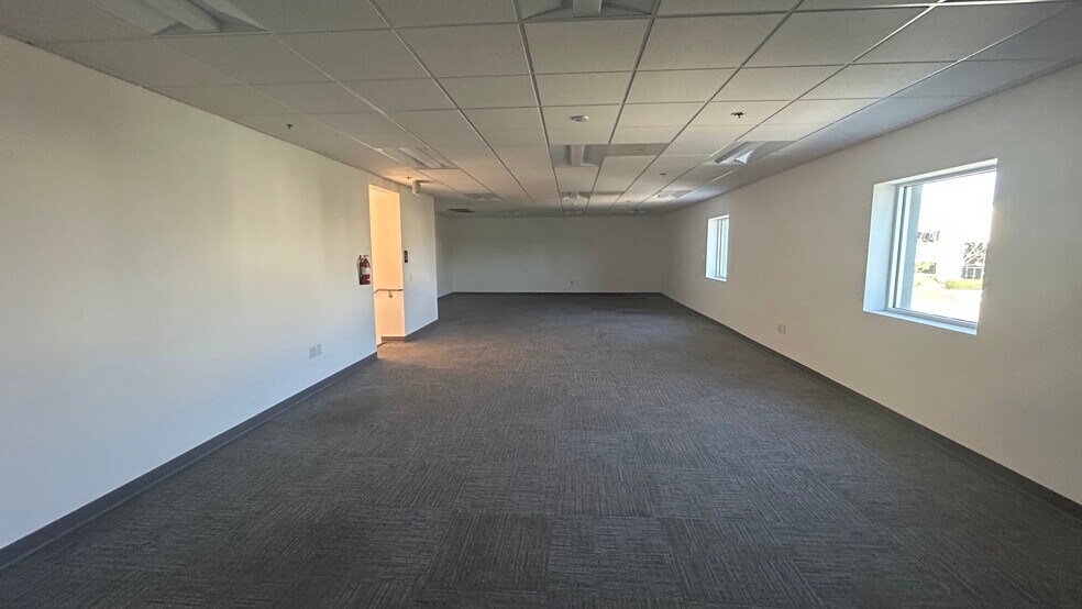 More Photos Of 34 Thomas, Irvine Research And Development For Lease