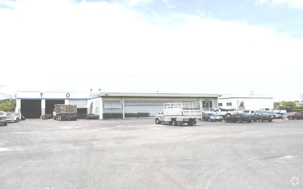 More Photos Of 901 NW 31st Ave, Fort Lauderdale Light Distribution For Sale