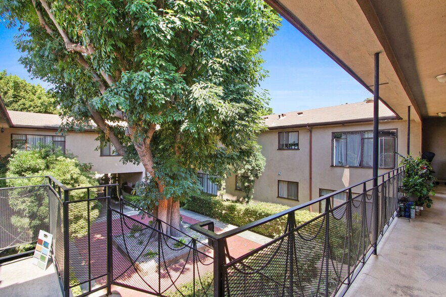 More Photos Of 1118 S Fairfax Ave, Los Angeles Apartments For Sale