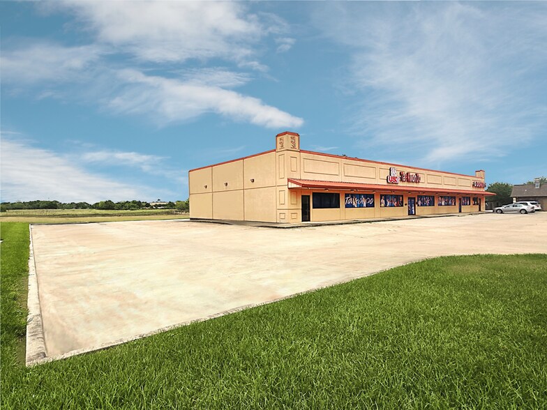 More Photos Of 213 E Henderson Rd, Angleton Freestanding For Lease