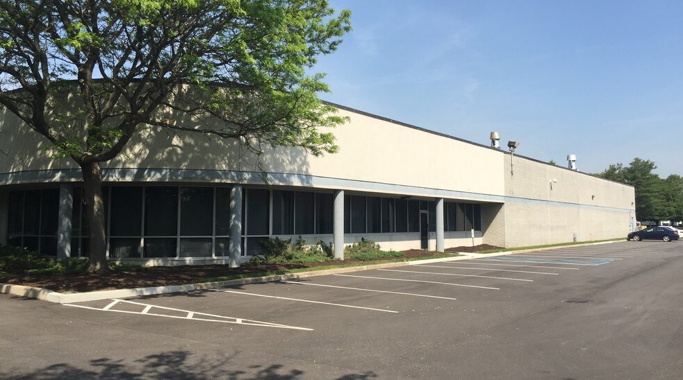 More Photos Of 200-230 Sea Ln, Farmingdale Flex For Sale