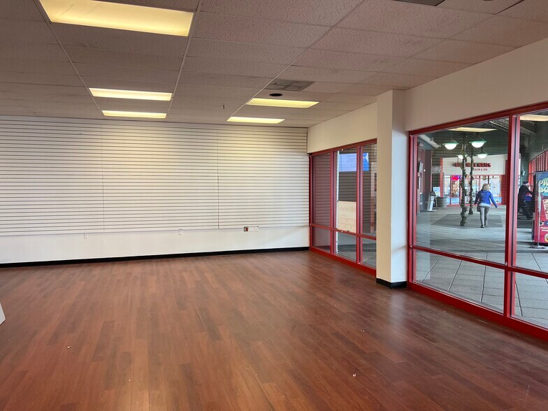 More Photos Of 10101 Market St, Rothschild General Retail For Lease