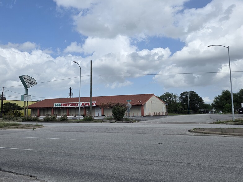 More Photos Of 1141 Uvalde Rd, Houston General Retail For Sale